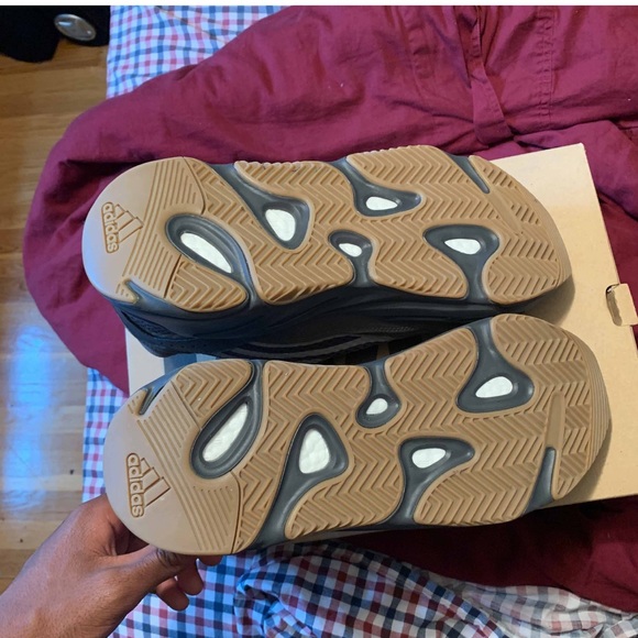 Yeezy 700 Geode - Picture 3 of 6